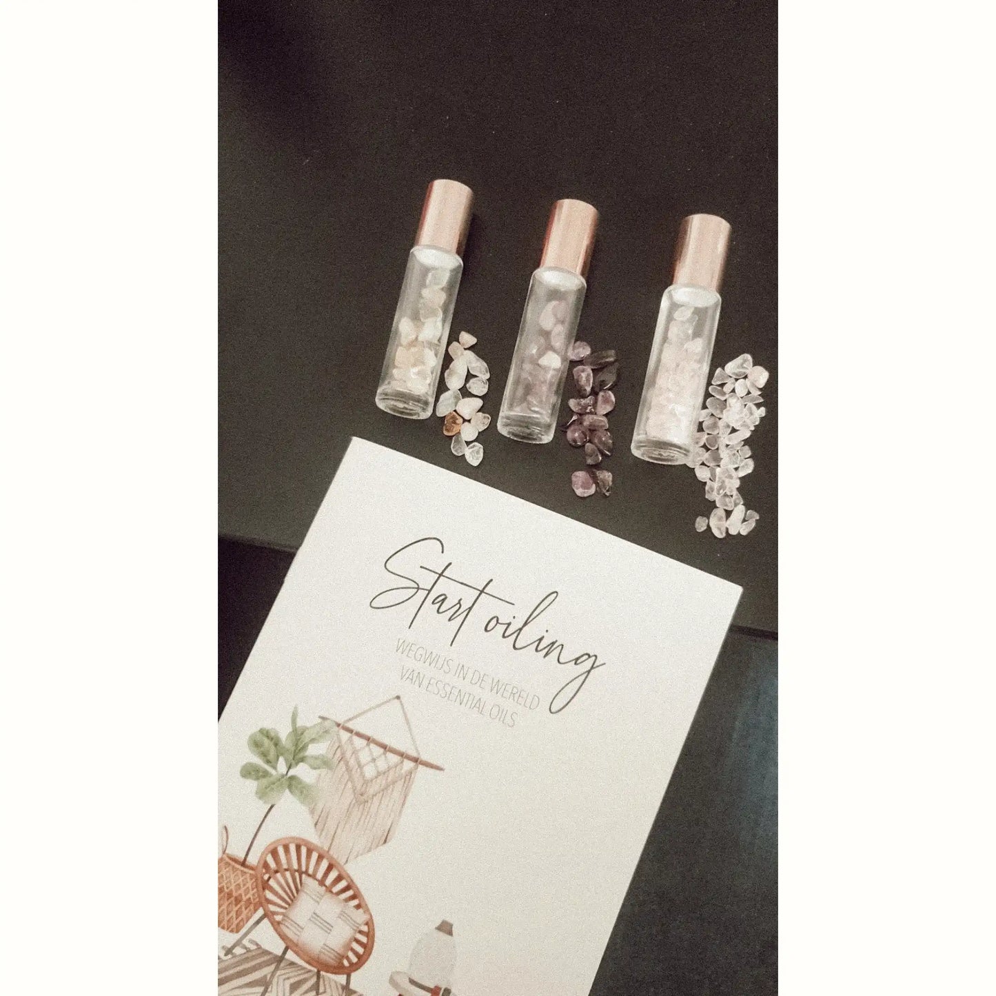 Edelsteenrollers met essentiële oliën, perfect als onderdeel van een holistische Young Living starterkit – wellnessproduct voor natuurlijke zelfzorg en ontspanning.