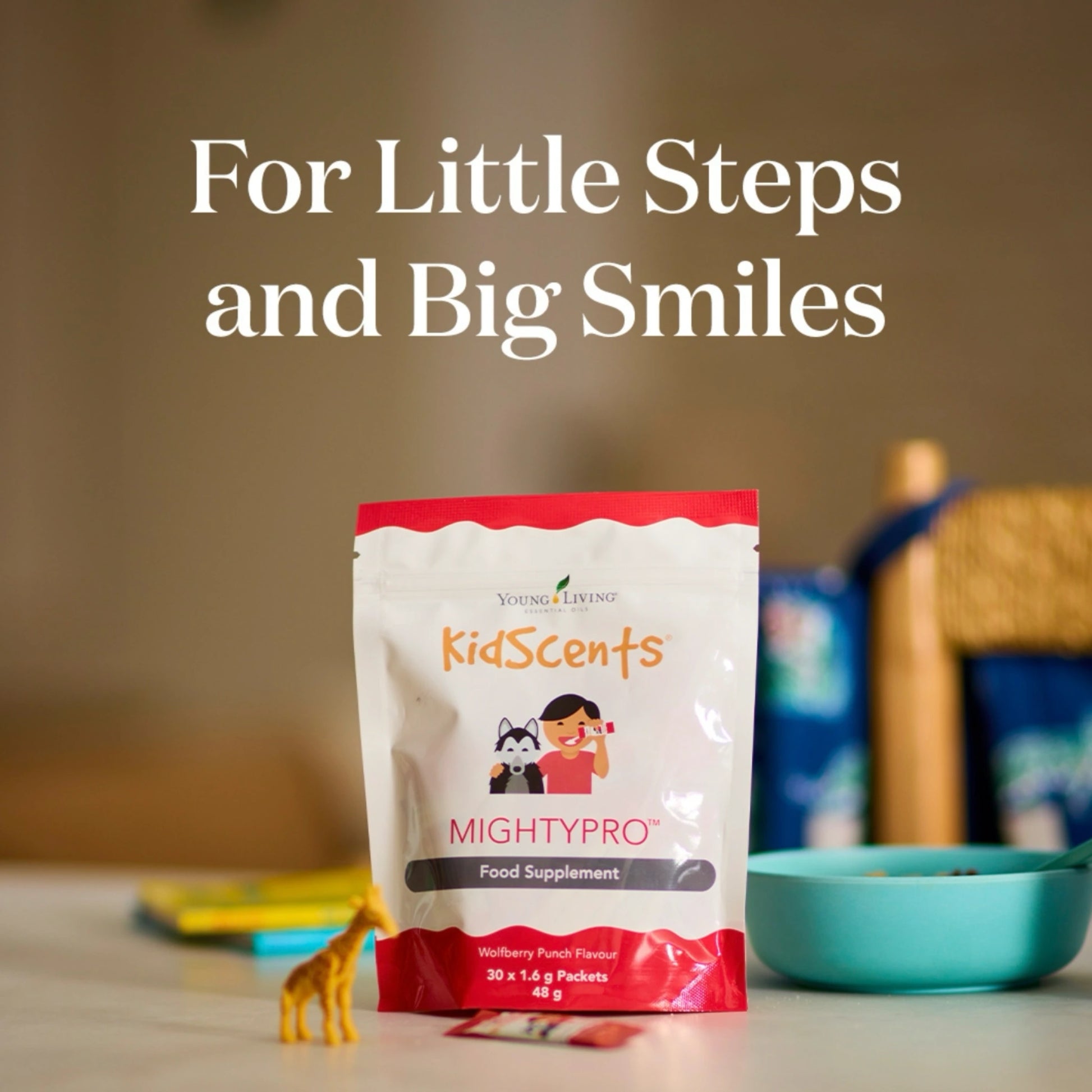 MightyPro op tafel in een vrolijke kinderkamer – ondersteuning van darmgezondheid, HSP en een gevoelige huid bij kinderen.
