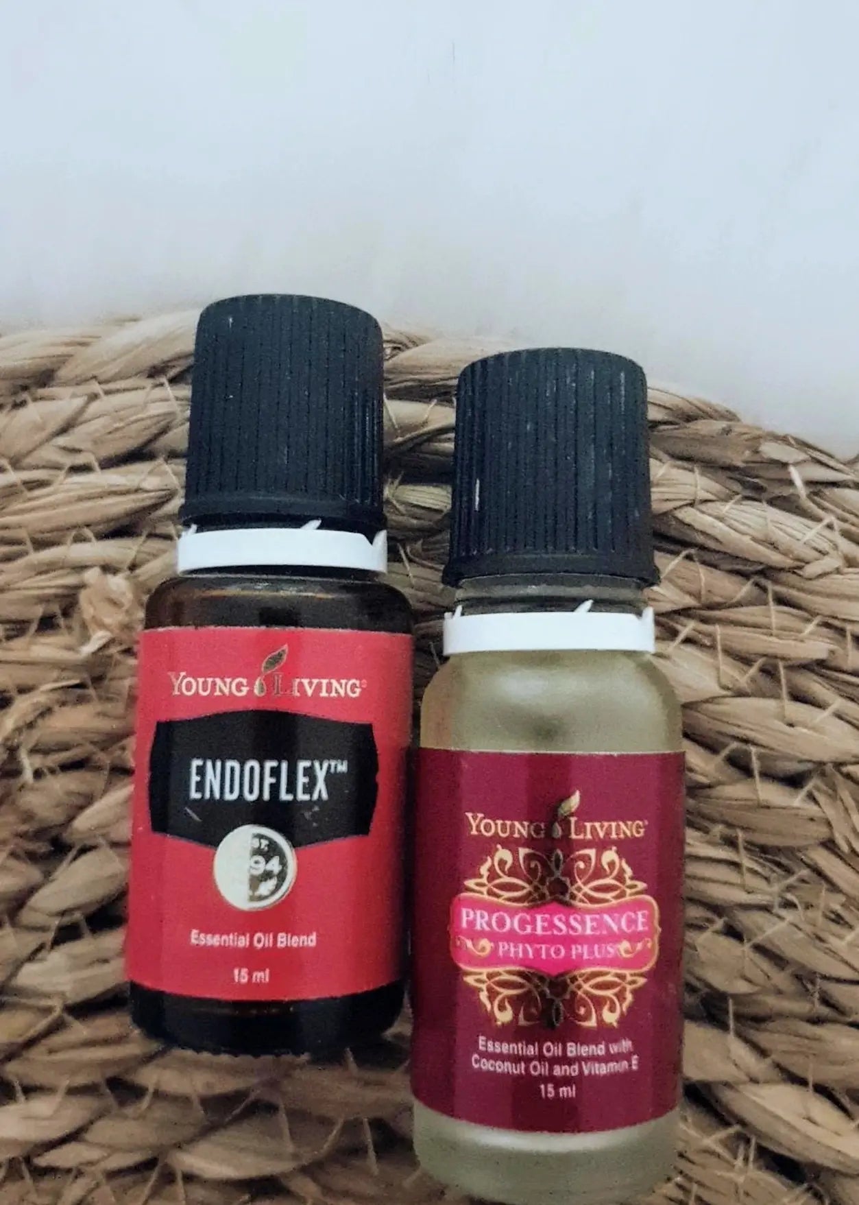 EndoFlex en Progessence Phyto Plus 15ml van Young Living – krachtige combinatie voor natuurlijke vrouwelijke balans en cyclusondersteuning, gebruikt in de holistische aanpak van Suzanne Shares.