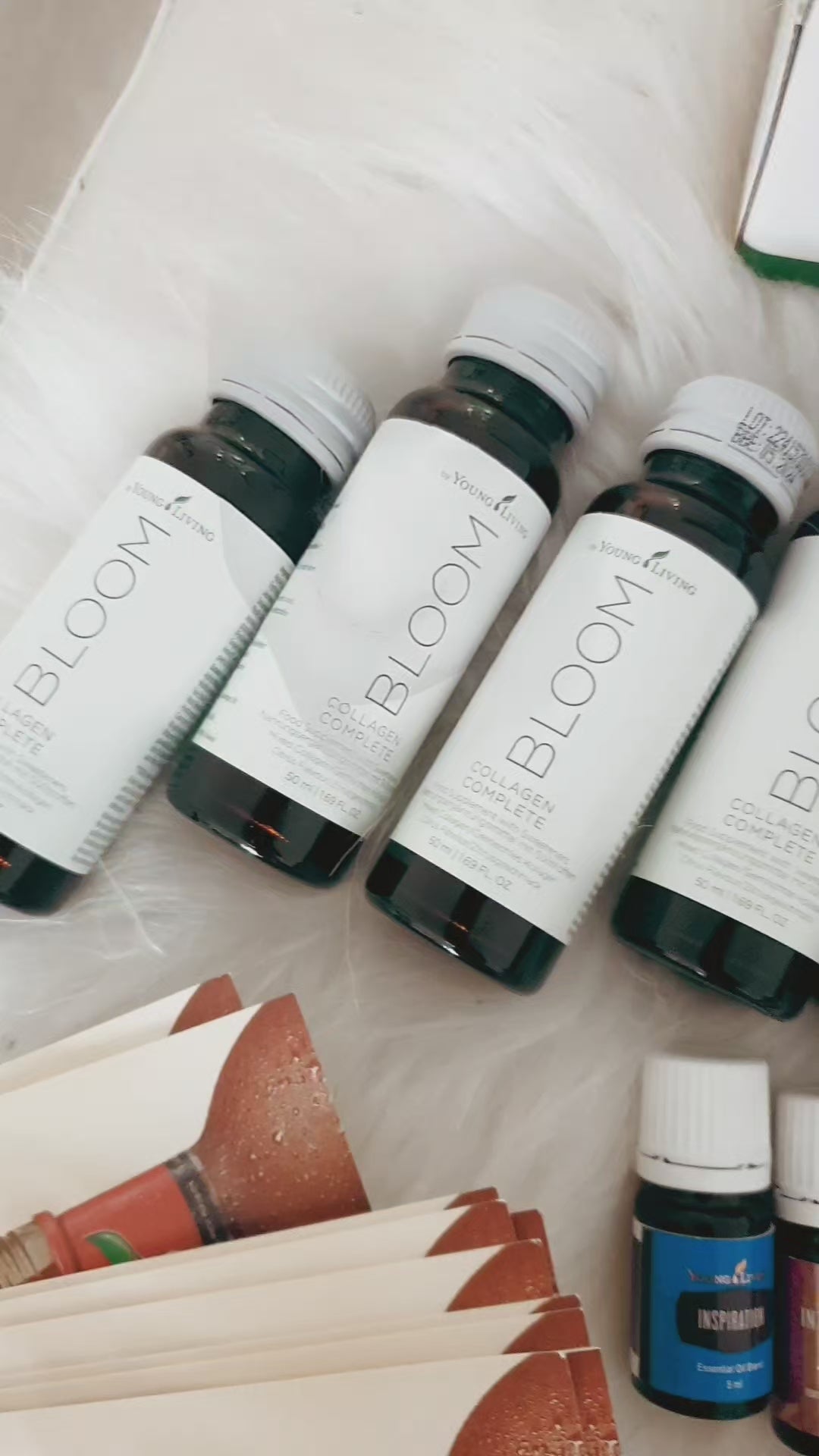 bloom collageen flesjes en rollers met labels