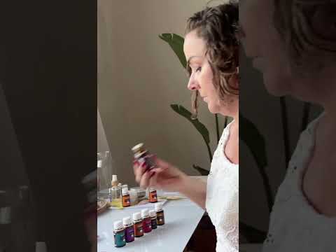 Video met uitleg over de aromatherapie coaching van Suzanne Shares bij de voordelige en complete starterbundle met  etherische oliën van Young living .
