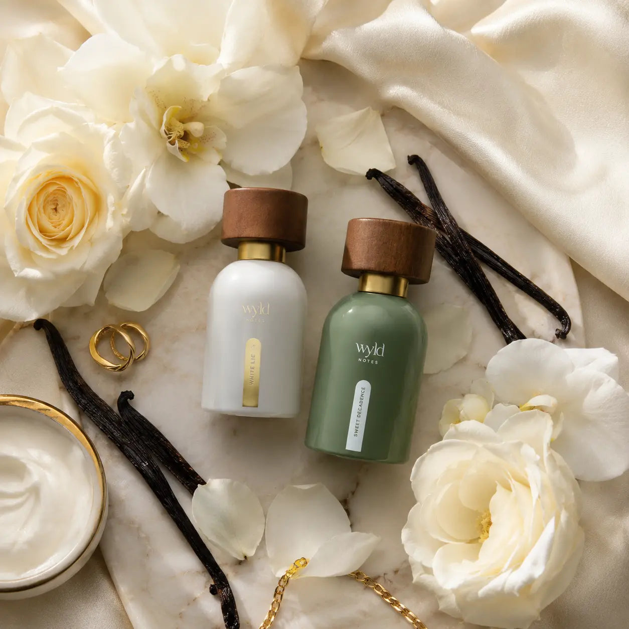 Sweet Decadence en White Lie als zacht vrouwelijk Wyld Notes layering duo met vanille en poederige bloemen.