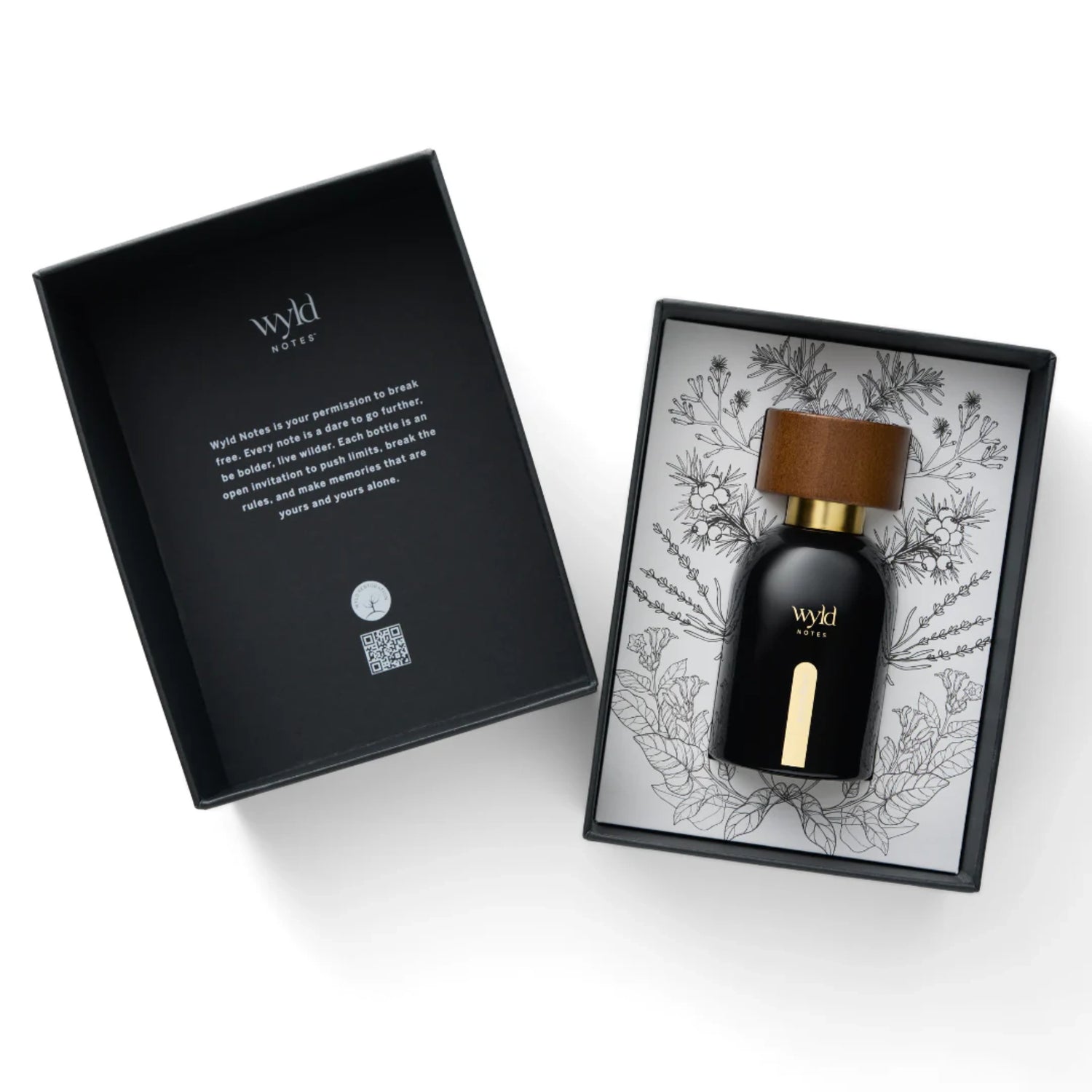 Wyld Notes Black Book eau de parfum in geopende zwarte geschenkdoos met botanische illustraties.