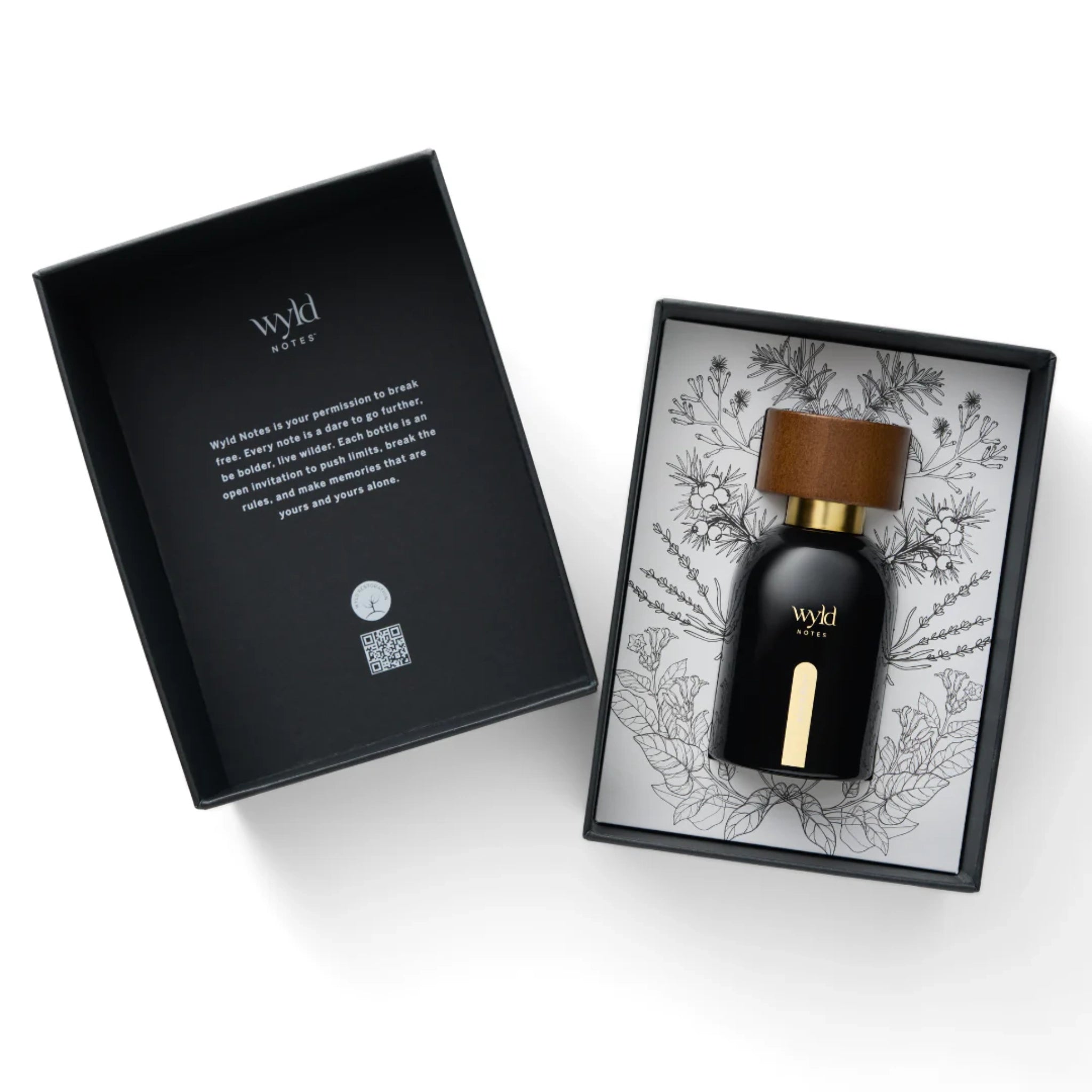 Wyld Notes Black Book eau de parfum in geopende zwarte geschenkdoos met botanische illustraties.